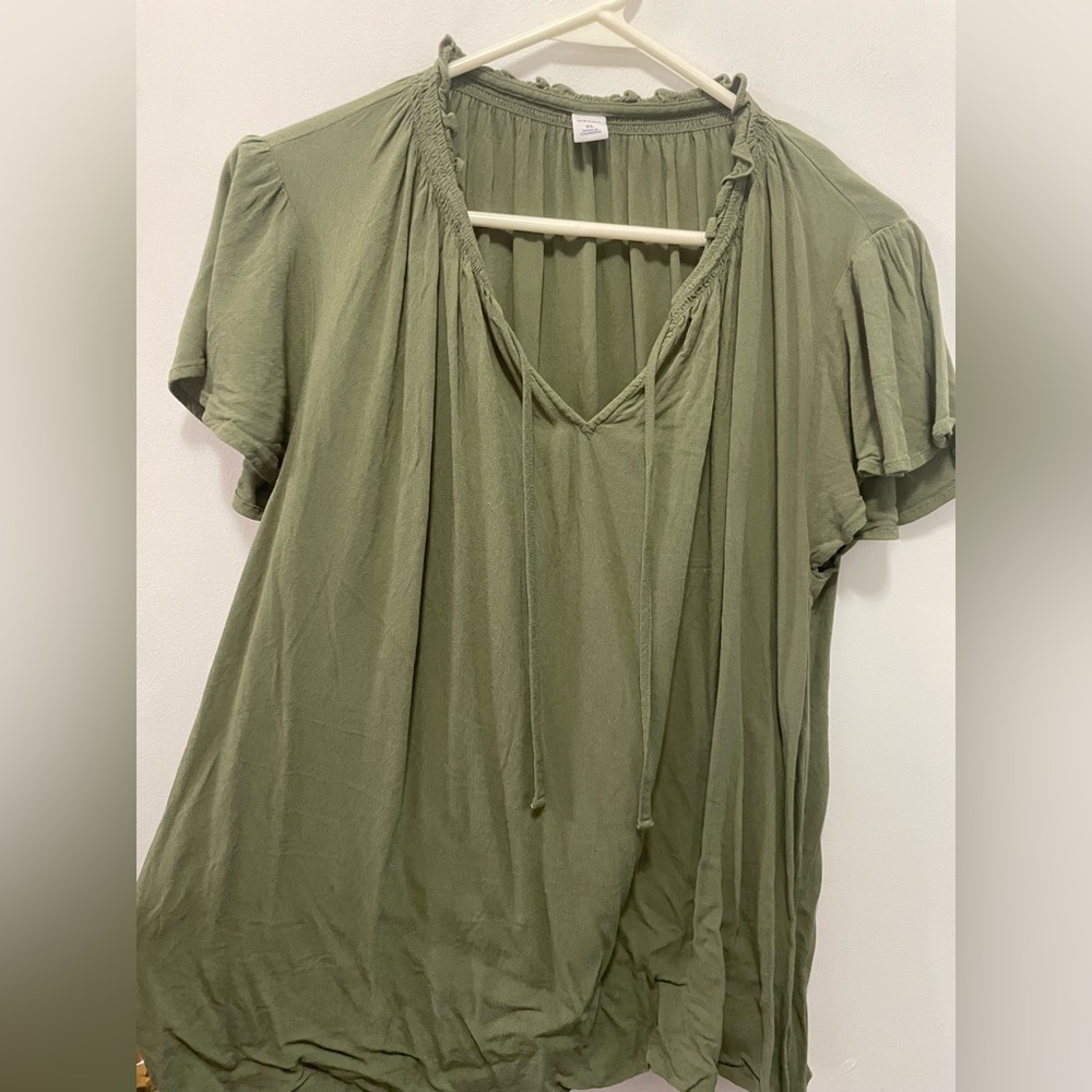Old navy green ruffled neck top, XL, NWOT